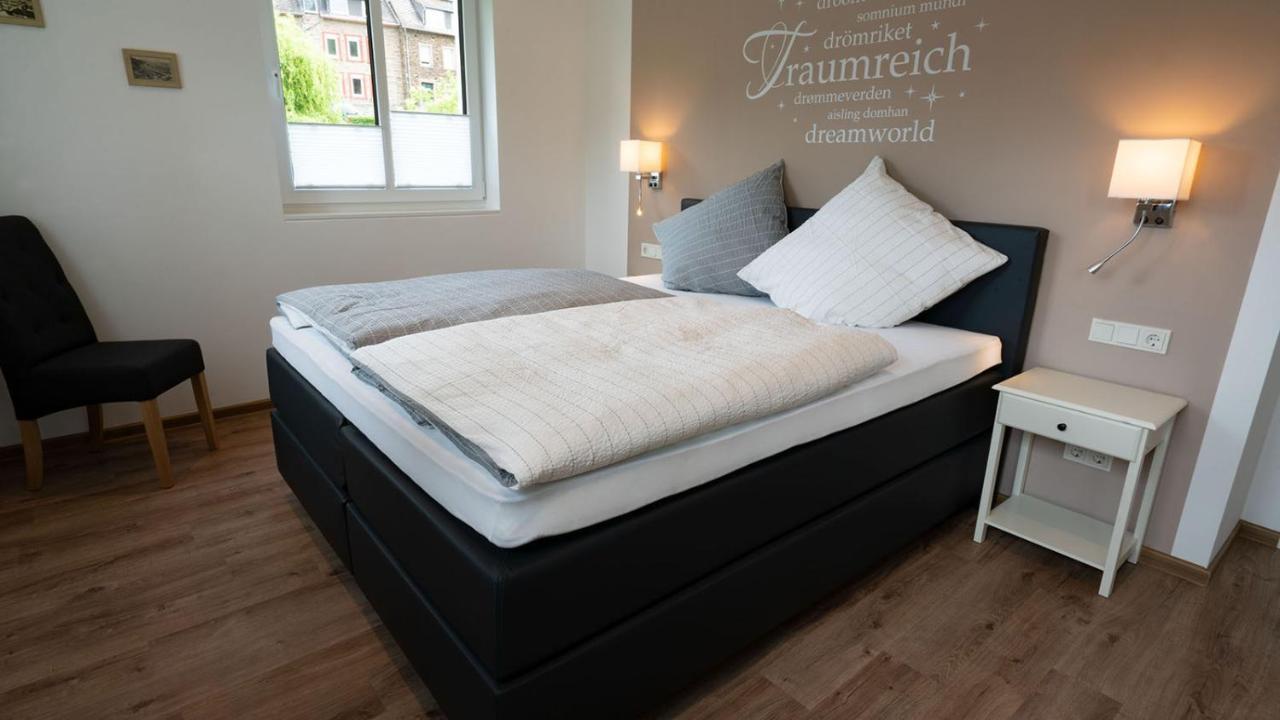 Neu Mont Royal Suiten 2 Bis 4 Personen ทราเบิน-ทราร์บาค ภายนอก รูปภาพ